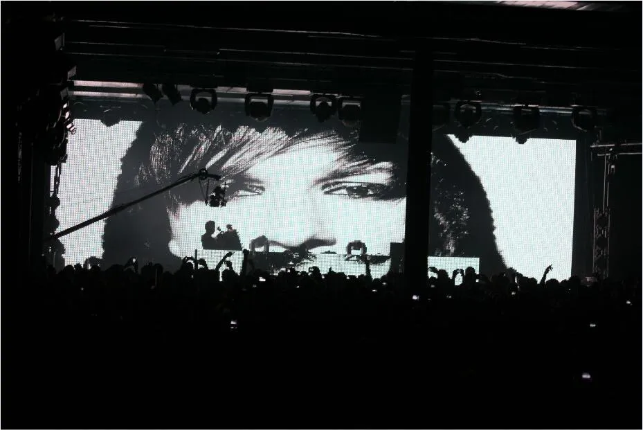 P15.625- 31.25mm Outdoor LED Media Facade Advertising Display