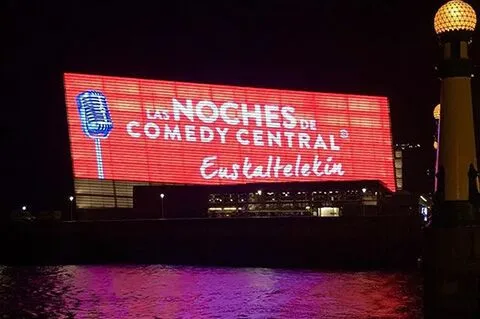 P37.5mm High Brightness Outdoor Flexible LED Curtain Display Screen