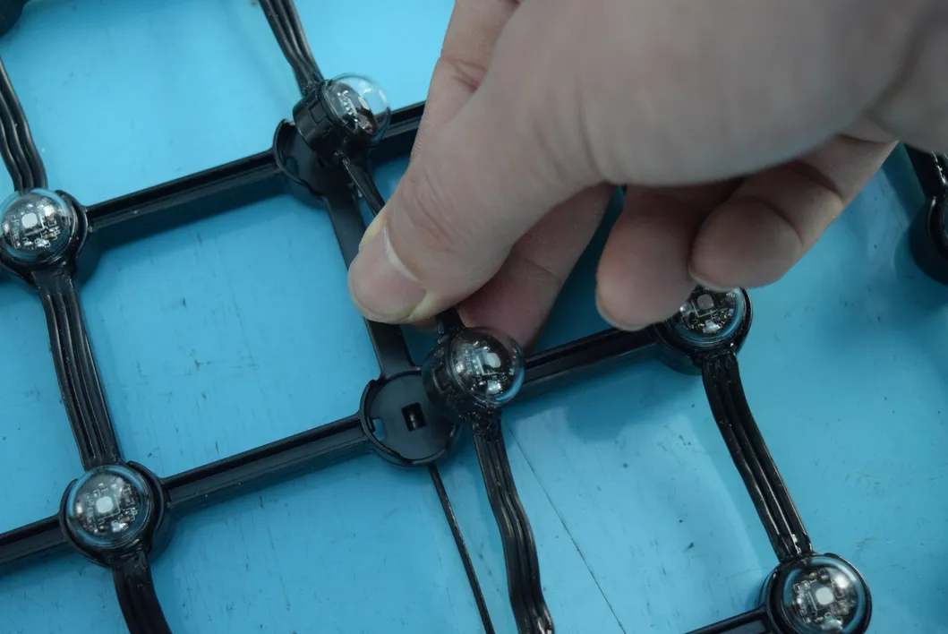 P37.5mm High Brightness Outdoor Flexible LED Curtain Display Screen