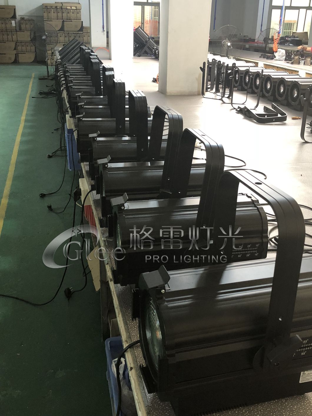 Professional 200W White COB LED Zoom PAR 64 Stage Spotlight